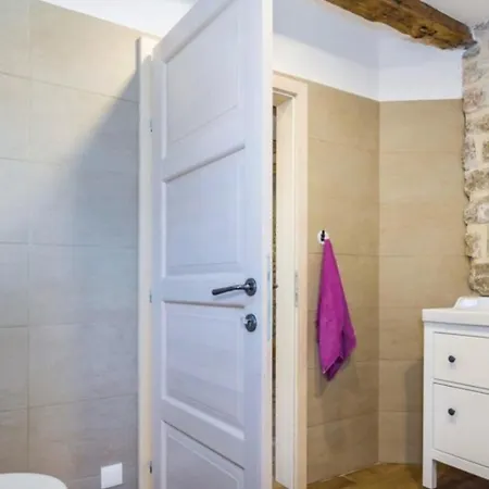 Schwarz Pool House Villa *