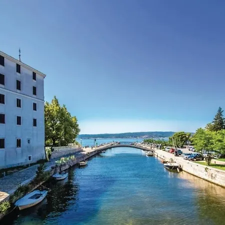 Schwarz Pool House Villa *