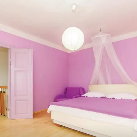 Schwarz Pool House Villa *