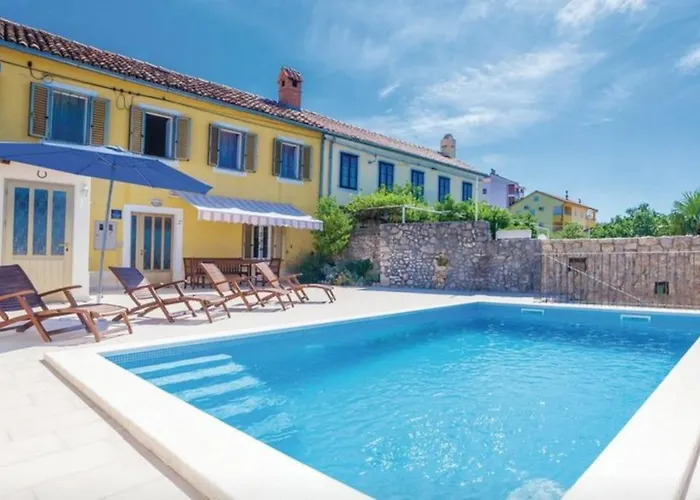 Schwarz Pool House Villa