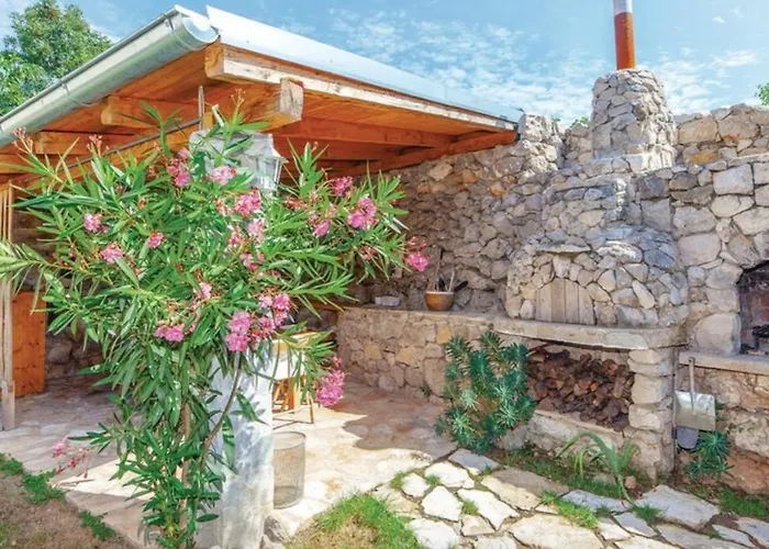 Schwarz Pool House Villa
