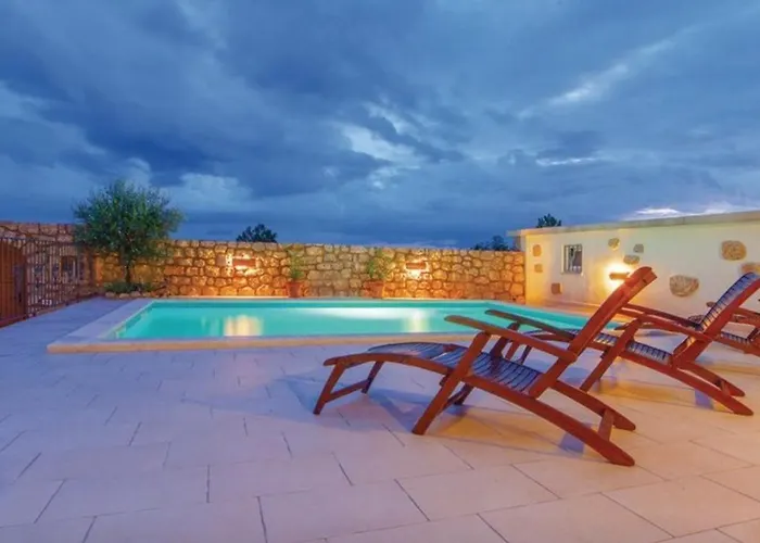 Schwarz Pool House Villa *